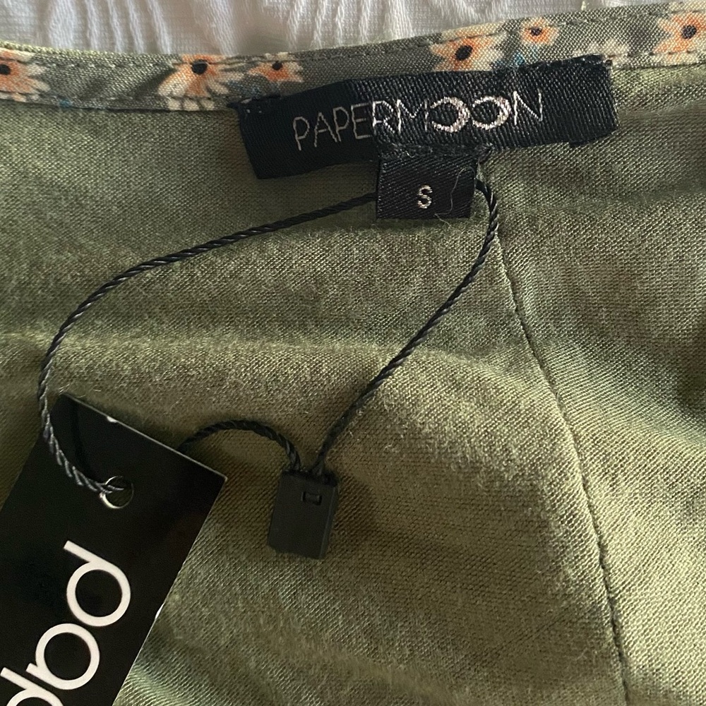 NWT Floral Green Women's Top Small - Picture 7 of 7